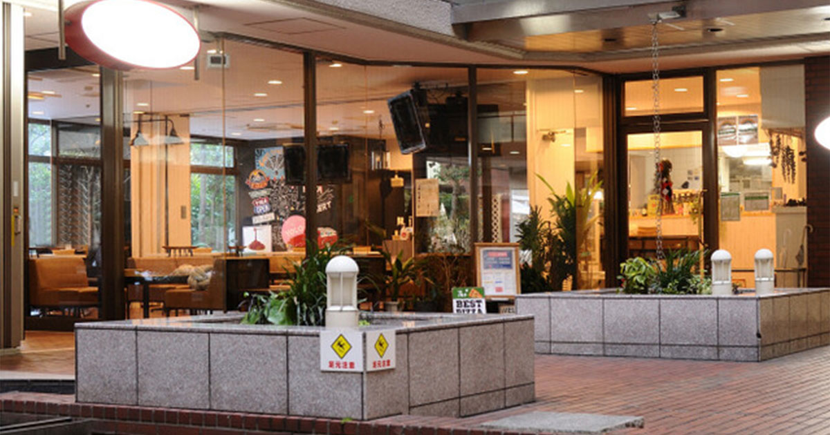 CAFE&BAR YOLO カフェアンドバー ヨロ
